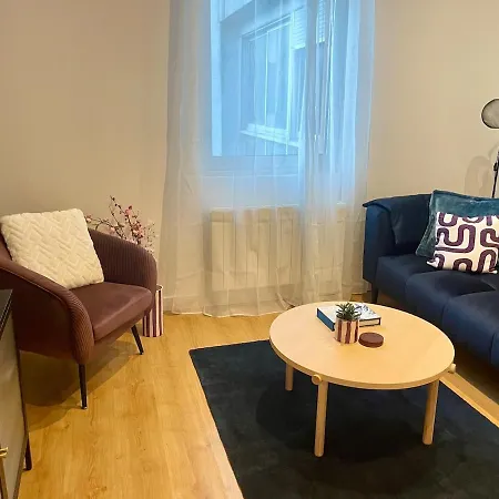 Newly Renovated Aparment - - Pets Welcome *