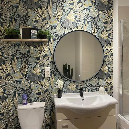 Newly Renovated Aparment - - Pets Welcome *