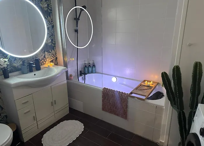 Newly Renovated Aparment - - Pets Welcome *